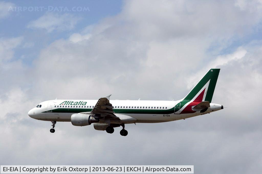 EI-EIA, 2010 Airbus A320-216 C/N 4195, EI-EIA landing on rw 22L