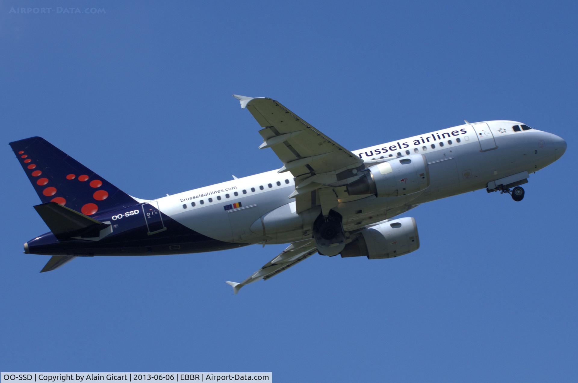 OO-SSD, 1999 Airbus A319-112 C/N 1102, Take-off
