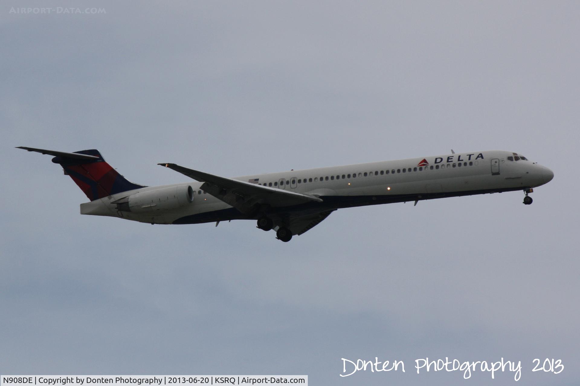 N908DE, 1992 McDonnell Douglas MD-88 C/N 53417, Delta Flight 1995 (N908DE) arrives at Sarasota-Bradenton International Airport following a flight from Hartsfield-Jackson Atlanta International Airport