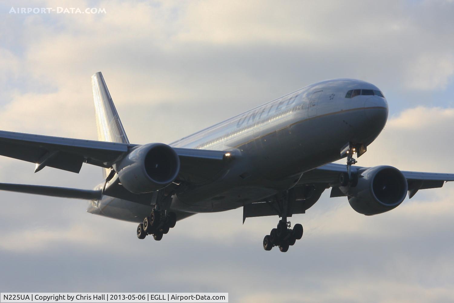 N225UA, 2001 Boeing 777-222/ER C/N 30554, United Airlines