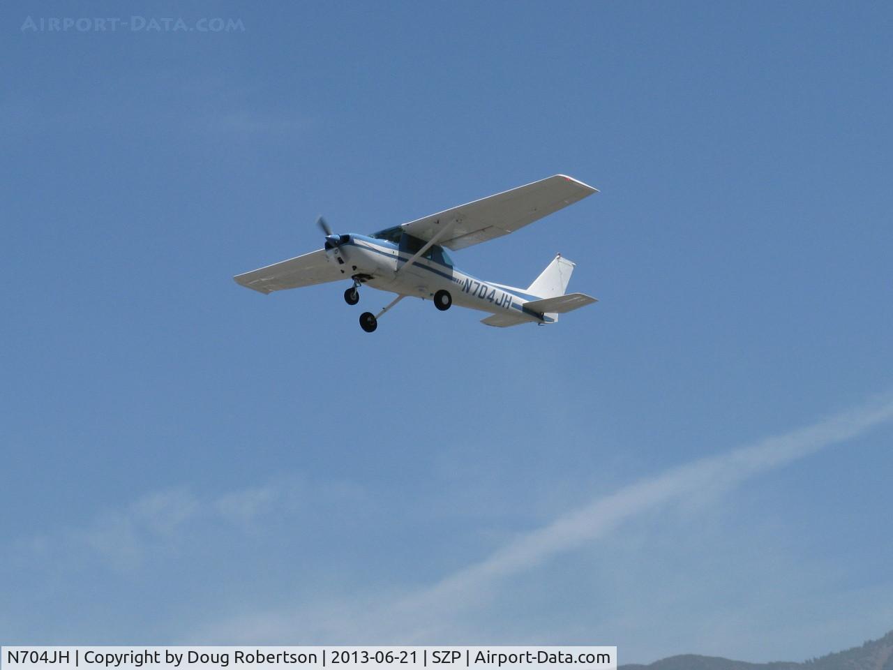 N704JH, 1976 Cessna 150M C/N 15078644, 1976 Cessna 150M, Continental O-200 100 Hp, takeoff climb Rwy 22