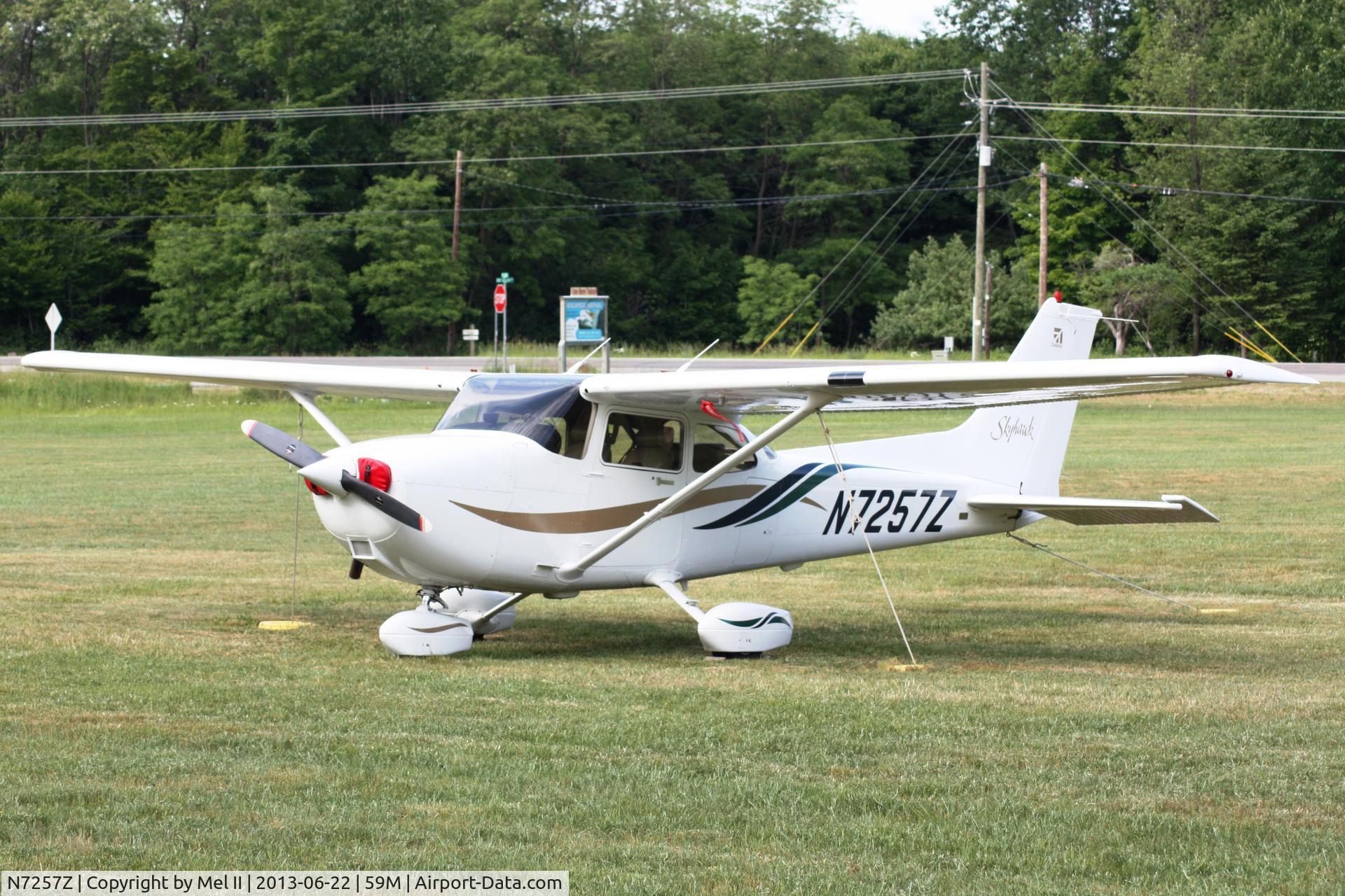 N7257Z, 1999 Cessna 172R C/N 17280783, Parked