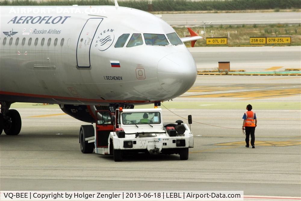 VQ-BEE, 2009 Airbus A321-211 C/N 4099, Close up of push back ceremony.....