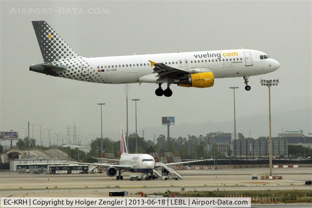 EC-KRH, 2008 Airbus A320-214 C/N 3529, Final approach for rwy 07L....