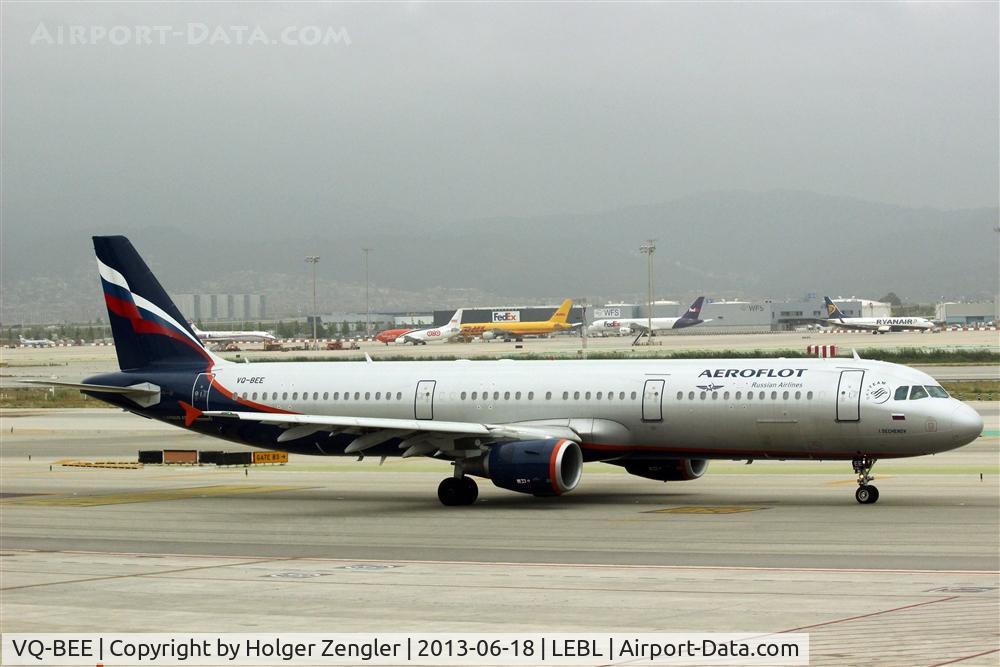 VQ-BEE, 2009 Airbus A321-211 C/N 4099, Lining up for return to SVO.....