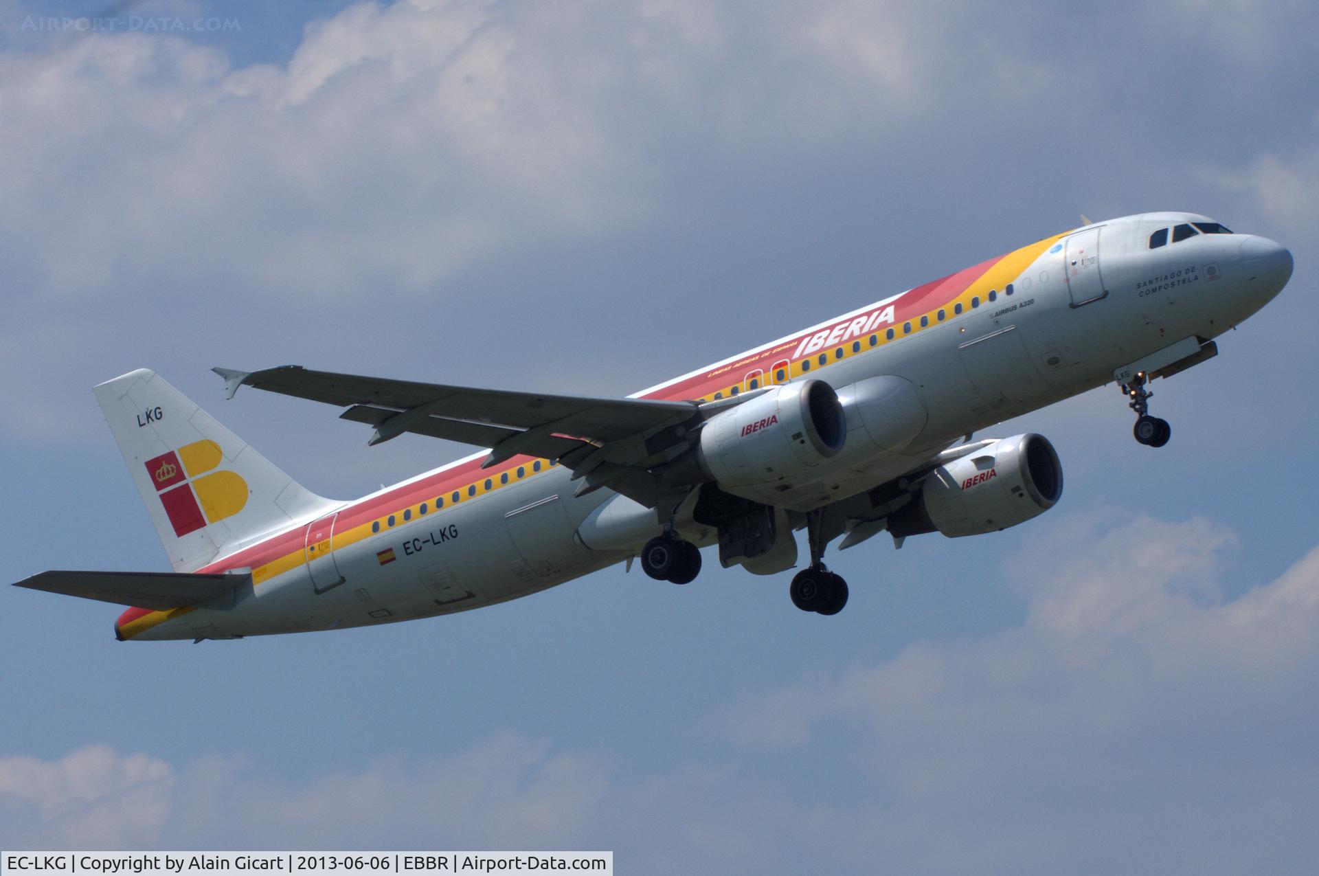 EC-LKG, 1999 Airbus A320-214 C/N 1047, Take-off