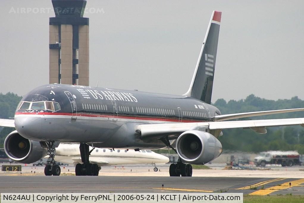 N624AU, 1994 Boeing 757-2B7 C/N 27245, US B752 in need of a new paint job.