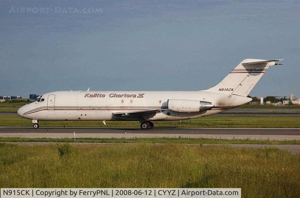 N915CK, 1967 Douglas DC-9-15F C/N 47086, Kalitta DC-9-15 landing in YYZ