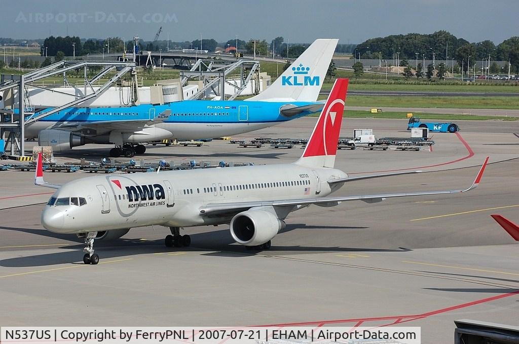 N537US, 1996 Boeing 757-251 C/N 26484, NWA B752 taxying to its gate