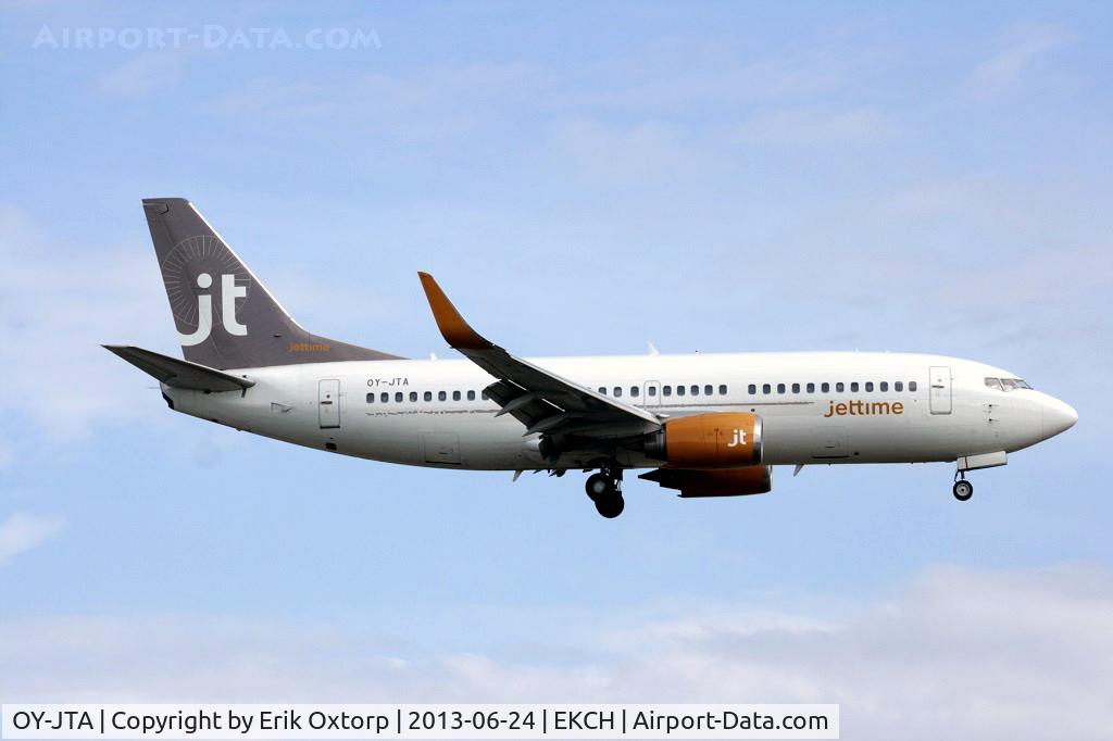 OY-JTA, 1987 Boeing 737-33A C/N 23631, Landing on rw 22L
