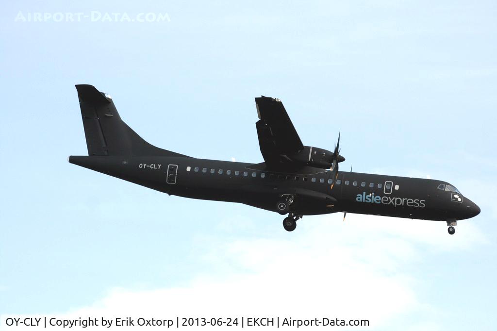 OY-CLY, 2008 ATR 72-212A C/N 799, OY-CLY landing on rw 22L