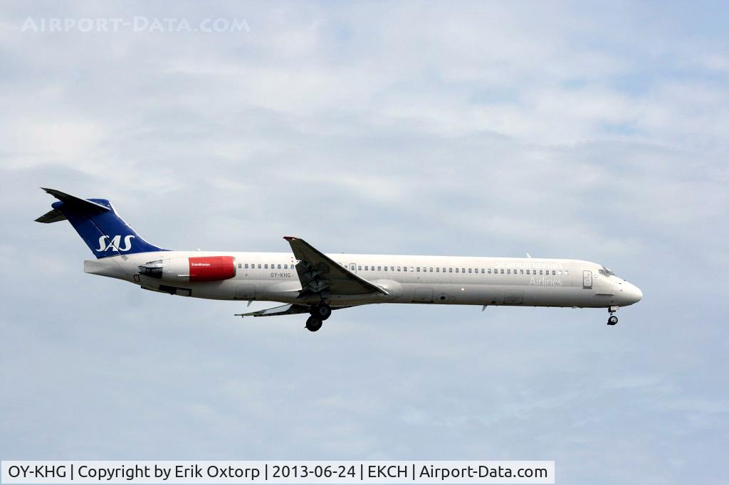 OY-KHG, 1988 McDonnell Douglas MD-82 (DC-9-82) C/N 49613, OY-KHG landing on rw 22L