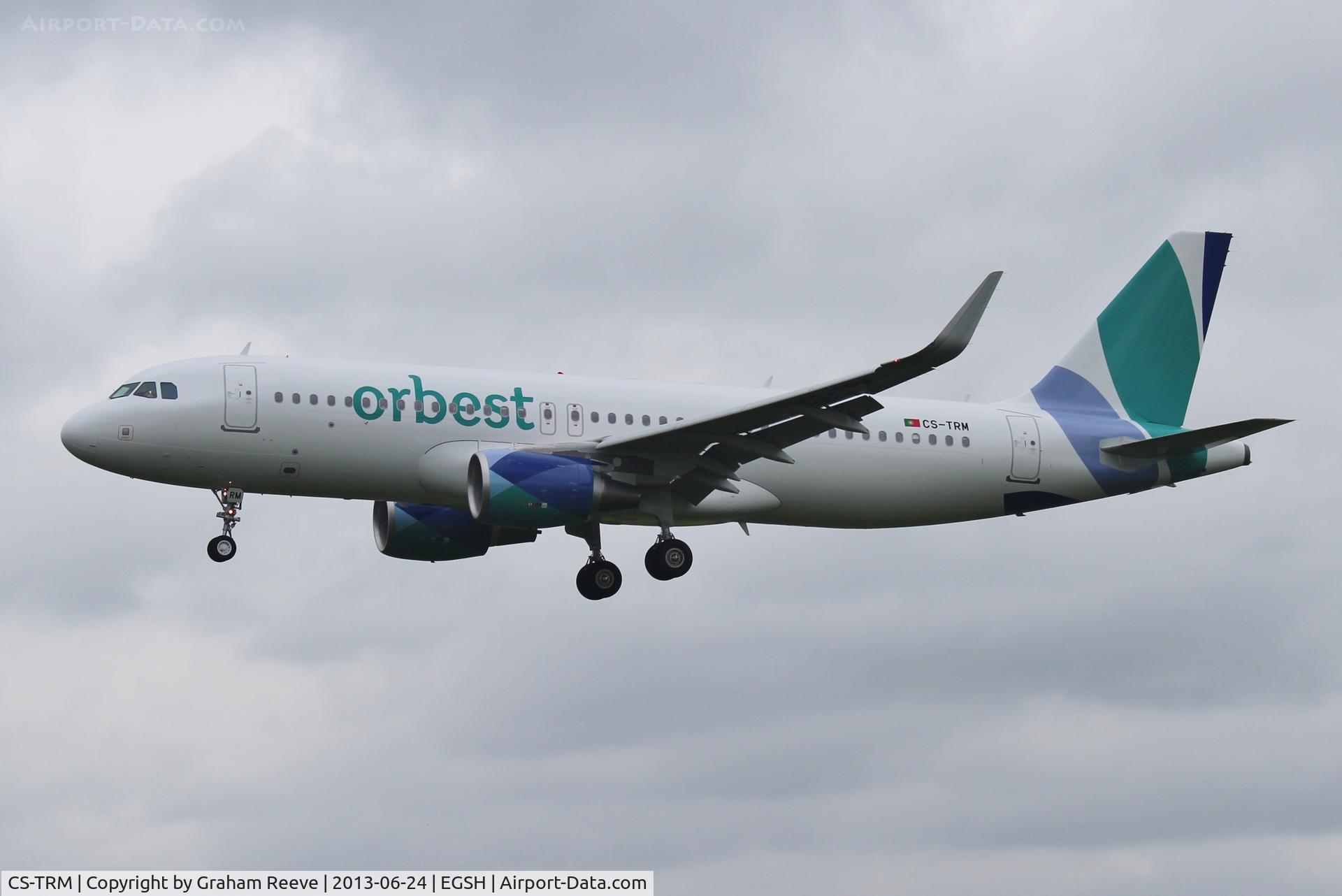 CS-TRM, 2013 Airbus A320-214 C/N 5642, About to touch down.