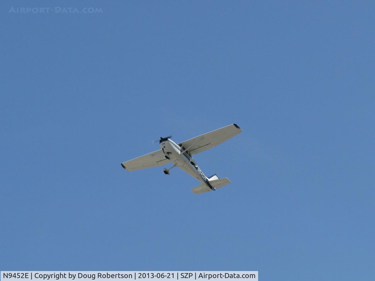 N9452E, 1979 Cessna 172N C/N 17272268, 1979 Cessna 172N SKYHAWK, Lycoming O-320-H2AD 160 Hp, another takeoff climb Rwy 22