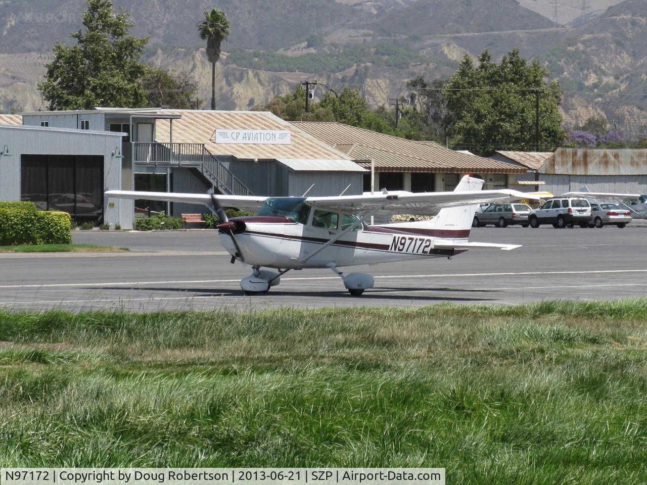 N97172, 1984 Cessna 172P C/N 17276162, 1984 Cessna 172P SKYHAWK, Lycoming O-320-D2J 160 Hp, landing roll Rwy 22