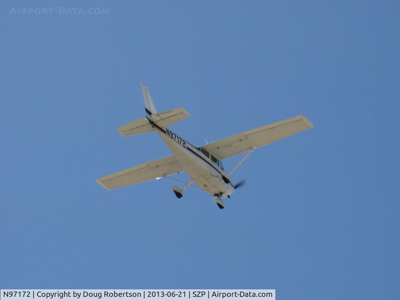 N97172, 1984 Cessna 172P C/N 17276162, 1984 Cessna 172P SKYHAWK, Lycoming O-320-D2J 160 Hp, takeoff climb Rwy 22