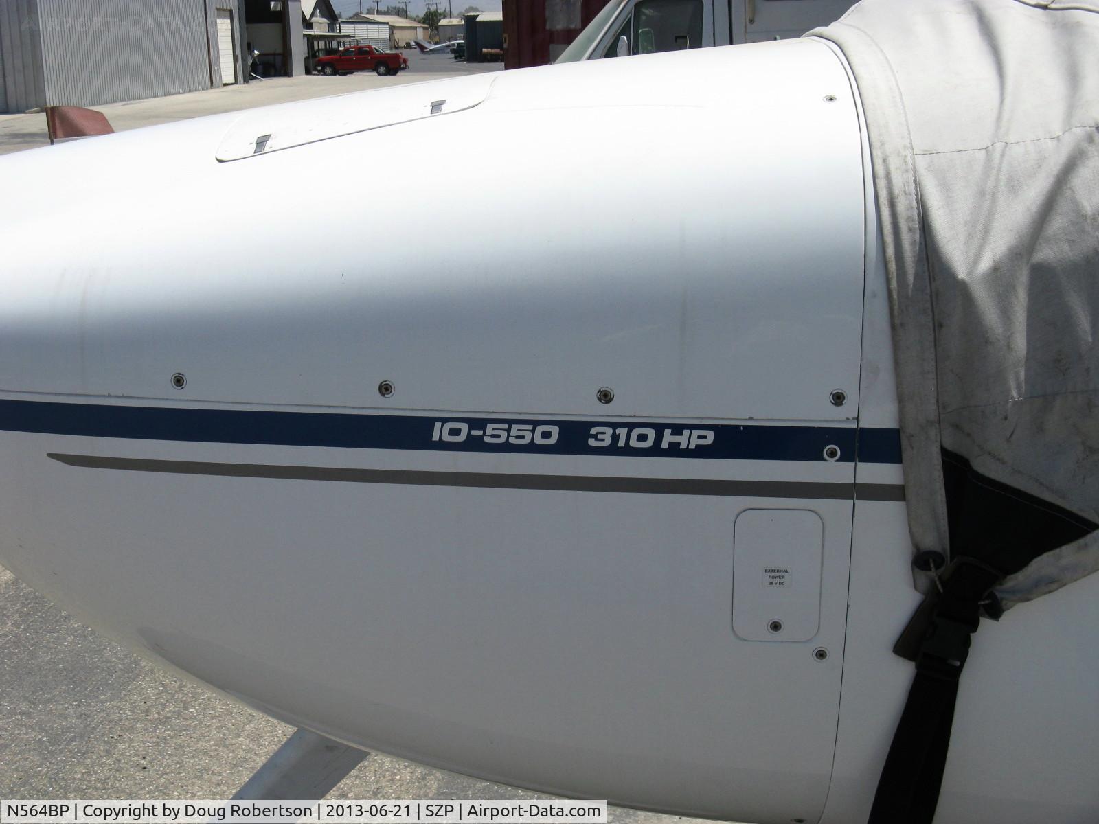 N564BP, 2001 Cirrus SR22 C/N 0135, 2001 Cirrus SR22, Continental IO-550-N 300 Hp, cowl logo