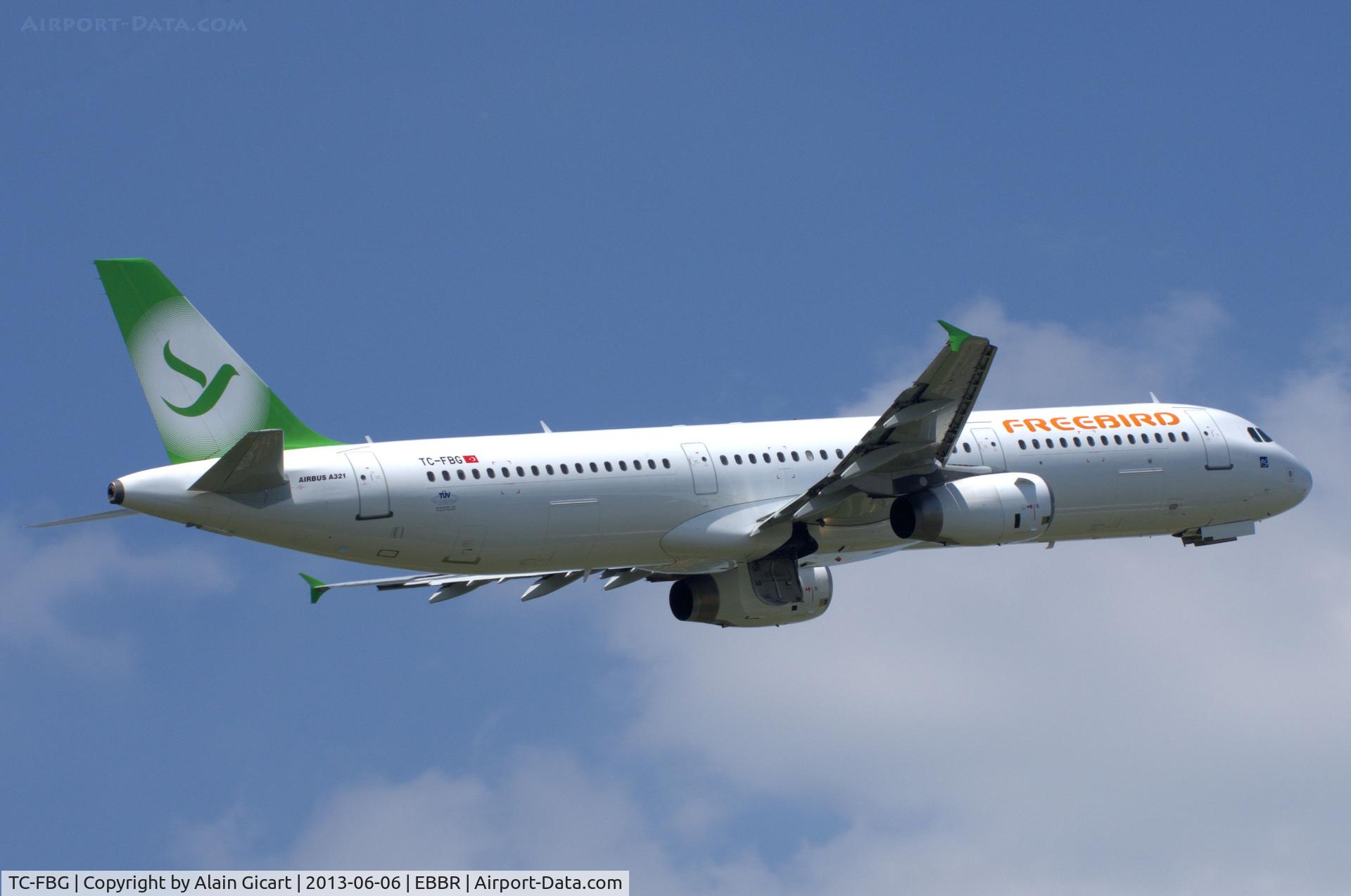 TC-FBG, 1998 Airbus A321-131 C/N 771, Take off