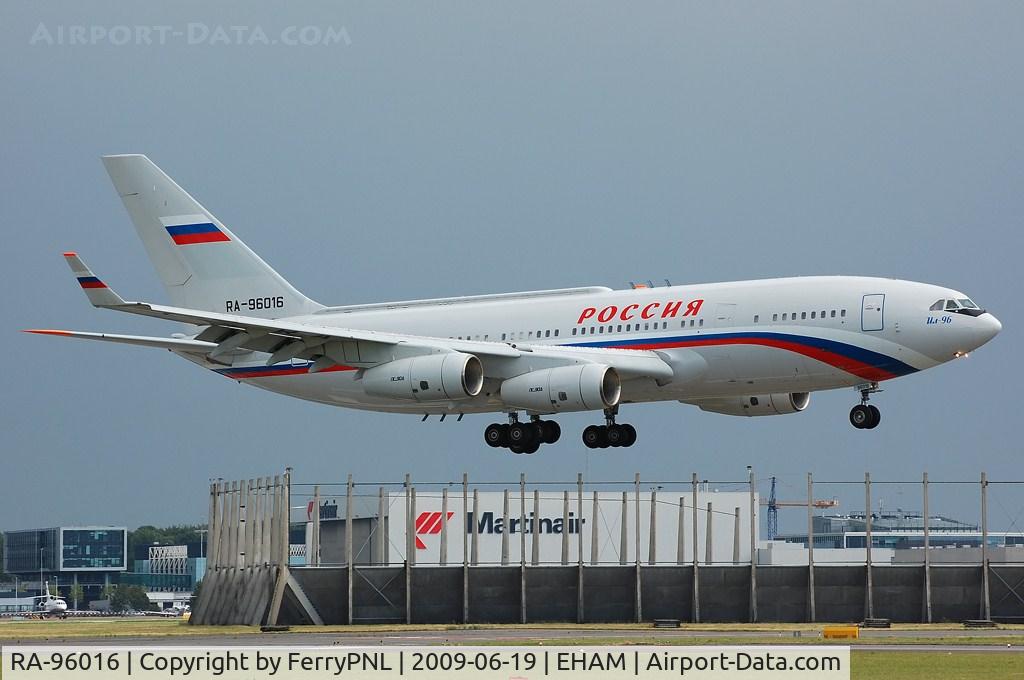 RA-96016, 2004 Ilyushin Il-96-300 C/N 74393202010, Here is the chief himself in his IL96