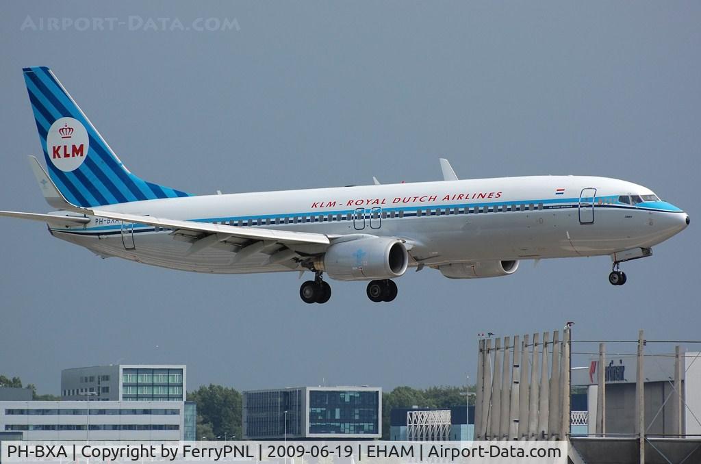 PH-BXA, 1998 Boeing 737-8K2 C/N 29131, KLM retro B738 landing