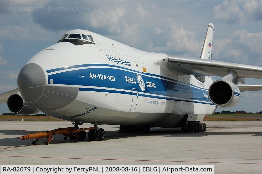 RA-82079, 2000 Antonov An-124-100 Ruslan C/N 9773052062157/0801, VDA AN124 parked in Liege