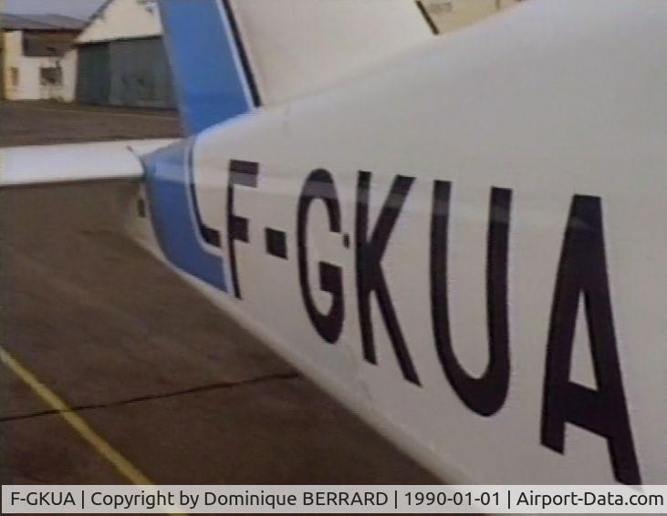 F-GKUA, Socata TB-10 Tobago C/N 1111, Toussus le Noble France - 1990
