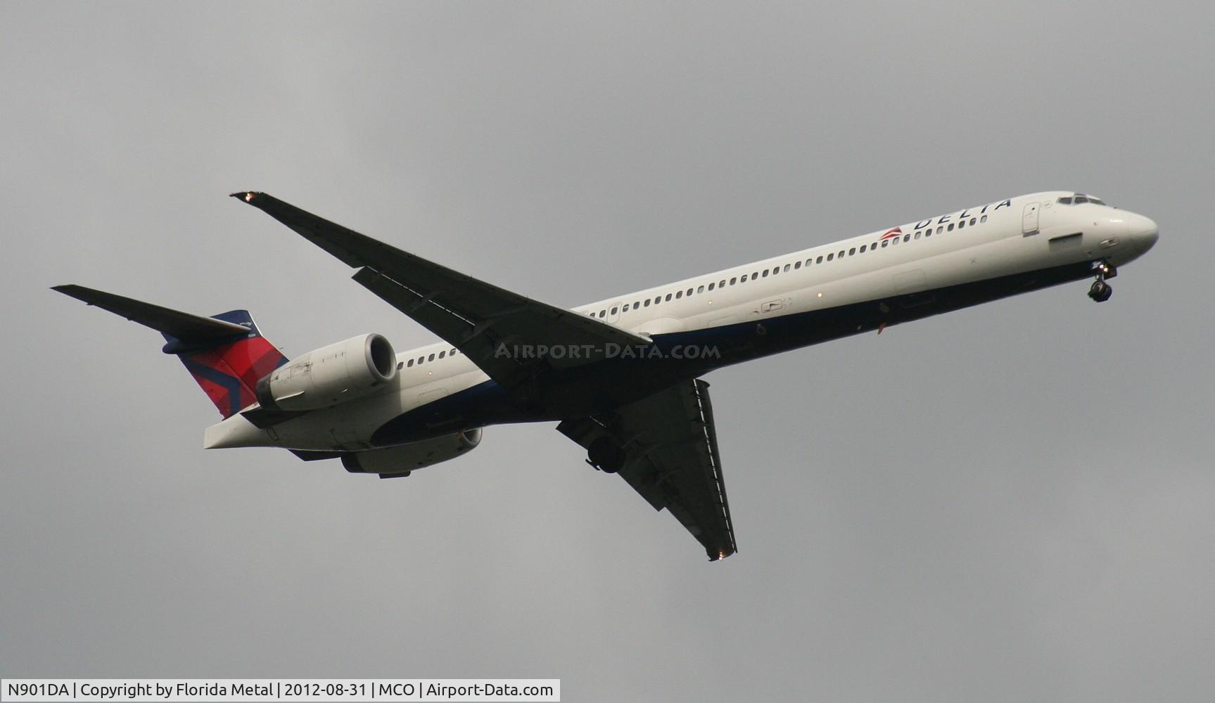 N901DA, 1995 McDonnell Douglas MD-90-30 C/N 53381, Delta MD-90