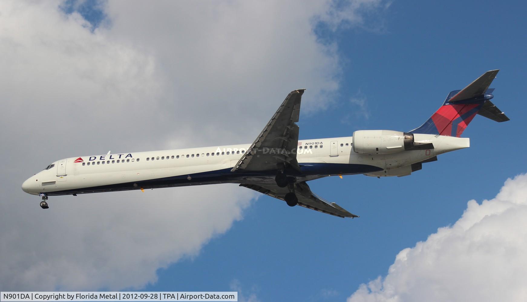 N901DA, 1995 McDonnell Douglas MD-90-30 C/N 53381, Delta MD-90