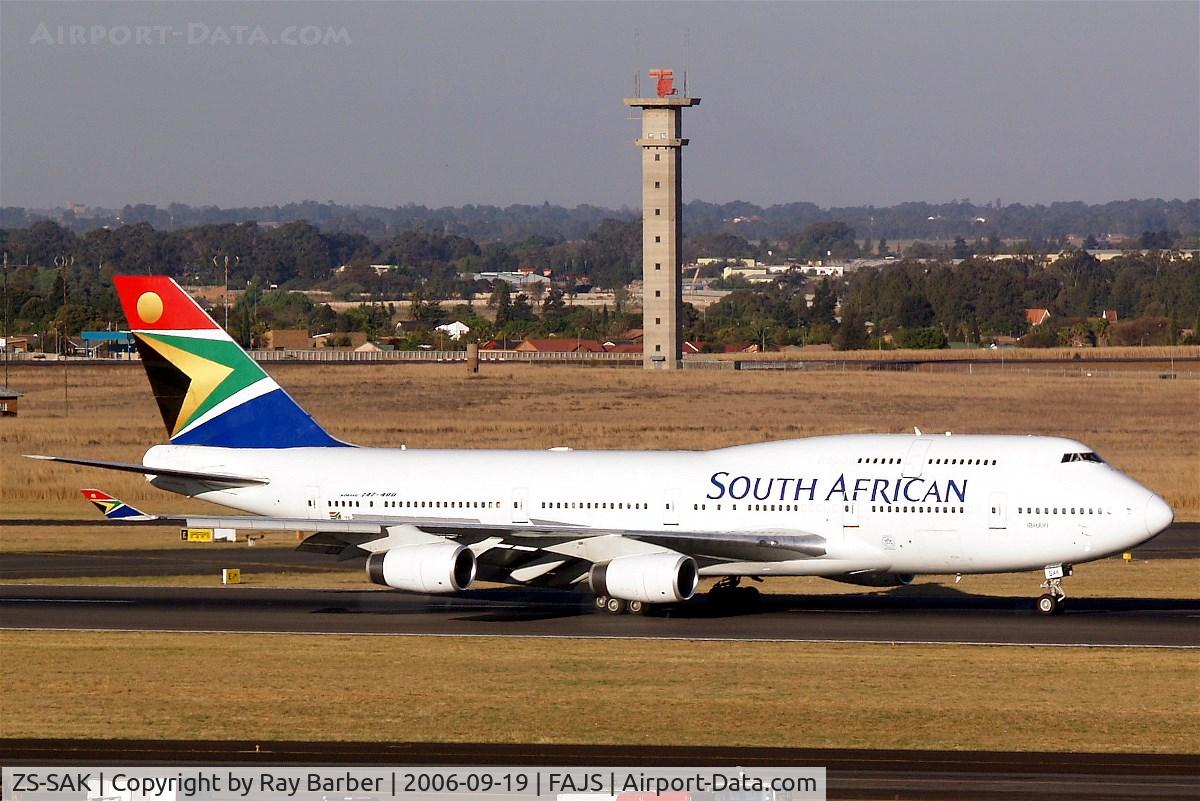 ZS-SAK, 1998 Boeing 747-444 C/N 28468, Boeing 747-444 [28468] (South African Airways) Johannesburg Int~ZS 19/09/2006