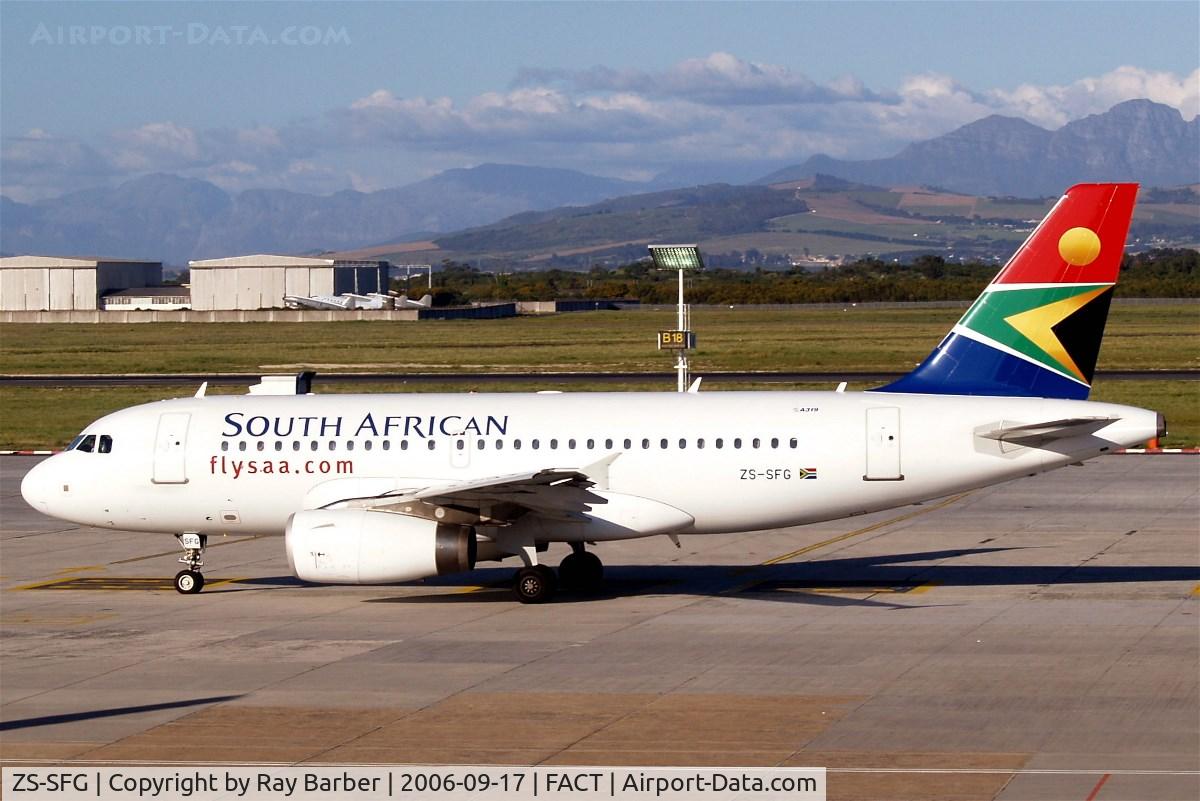 ZS-SFG, 2004 Airbus A319-131 C/N 2326, Airbus A319-131 [2326] (South African Airways) Cape Town Int~ZS 17/09/2006