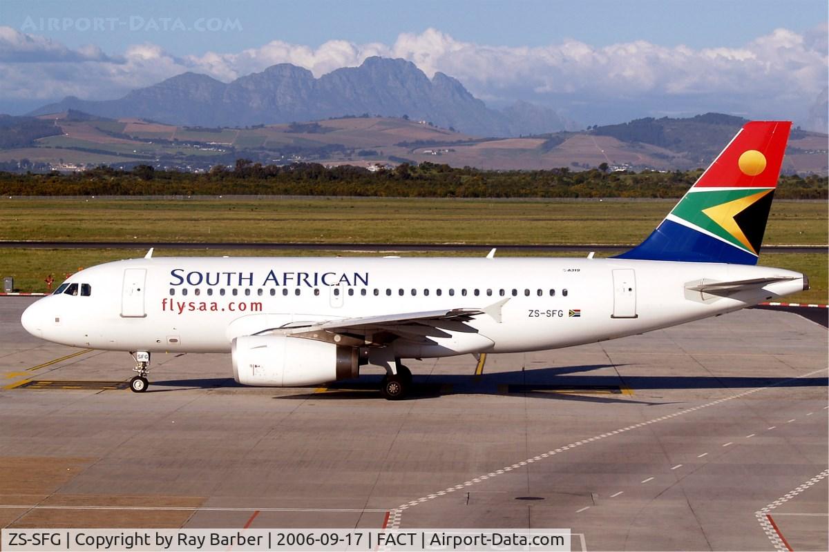 ZS-SFG, 2004 Airbus A319-131 C/N 2326, Airbus A319-131 [2326] (South African Airways) Cape Town Int~ZS 17/09/2006