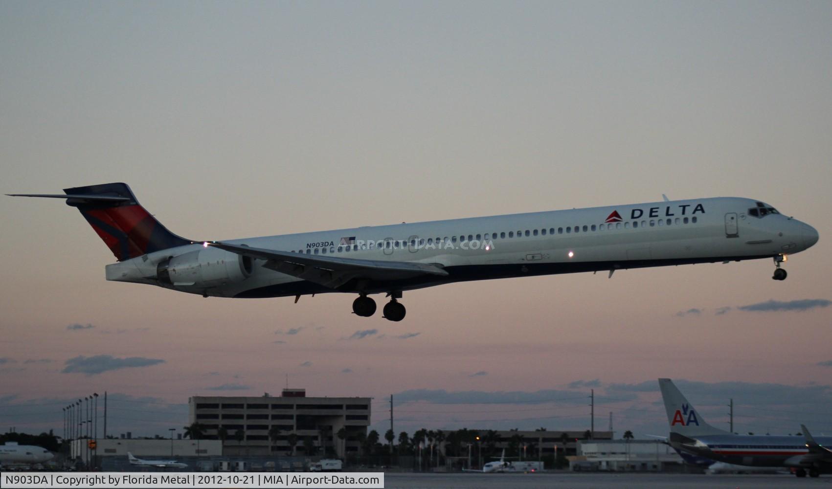 N903DA, 1995 McDonnell Douglas MD-90-30 C/N 53383, Delta MD-90