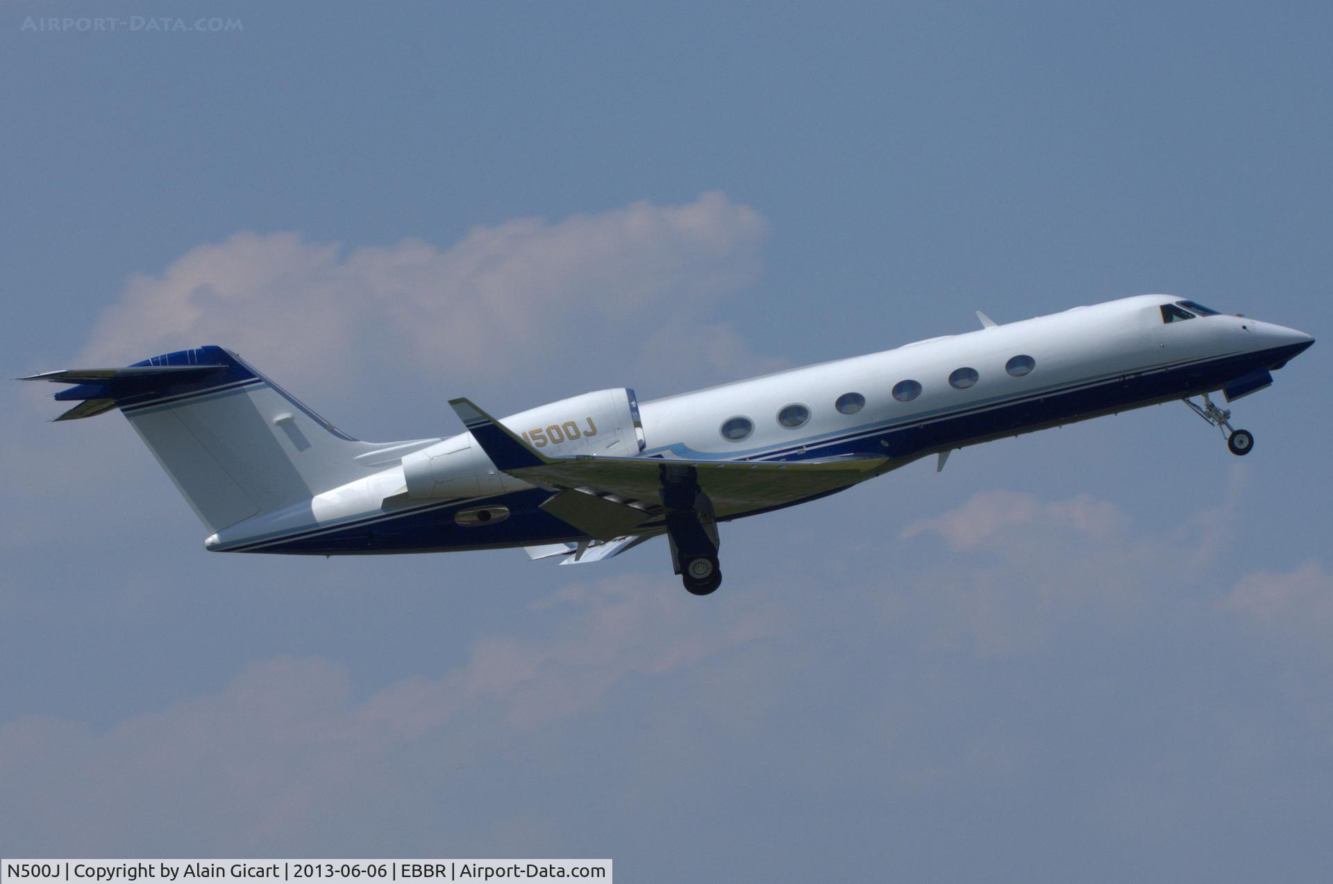 N500J, 2006 Gulfstream Aerospace GIV-X (G450) C/N 4052, Take off