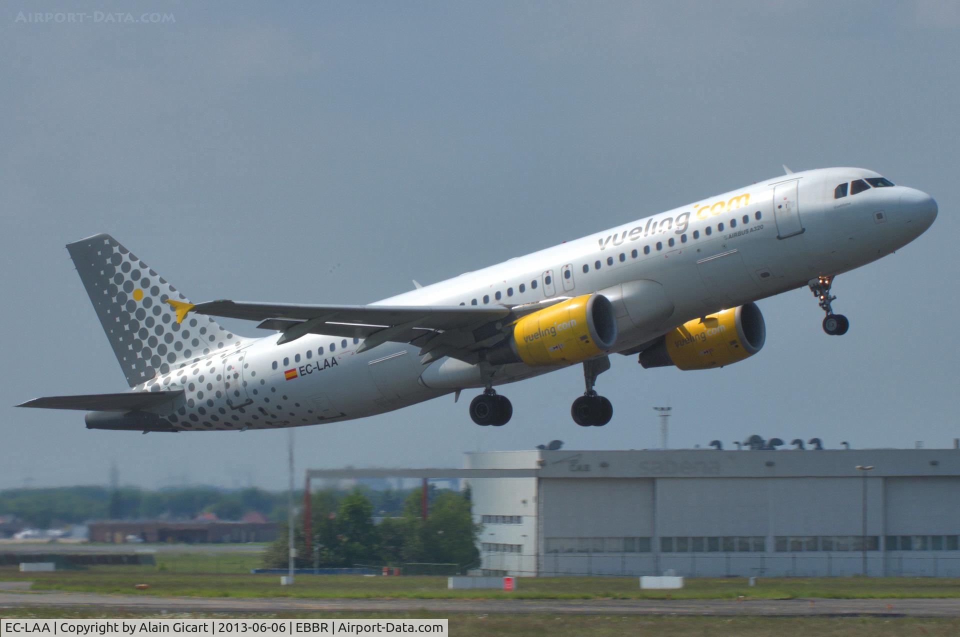 EC-LAA, 2006 Airbus A320-214 C/N 2678, Take off