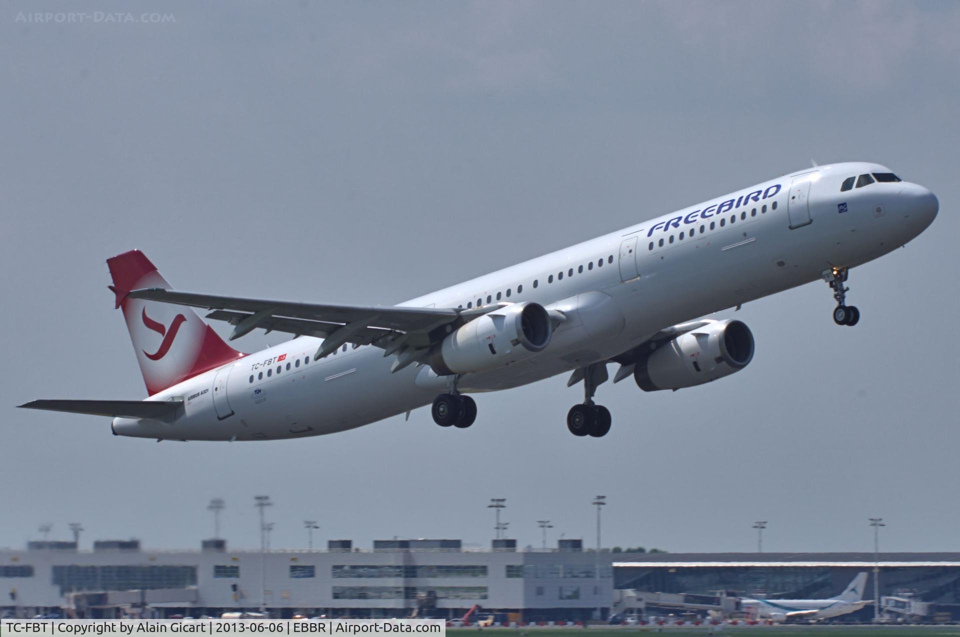 TC-FBT, 1998 Airbus A321-131 C/N 855, Take off