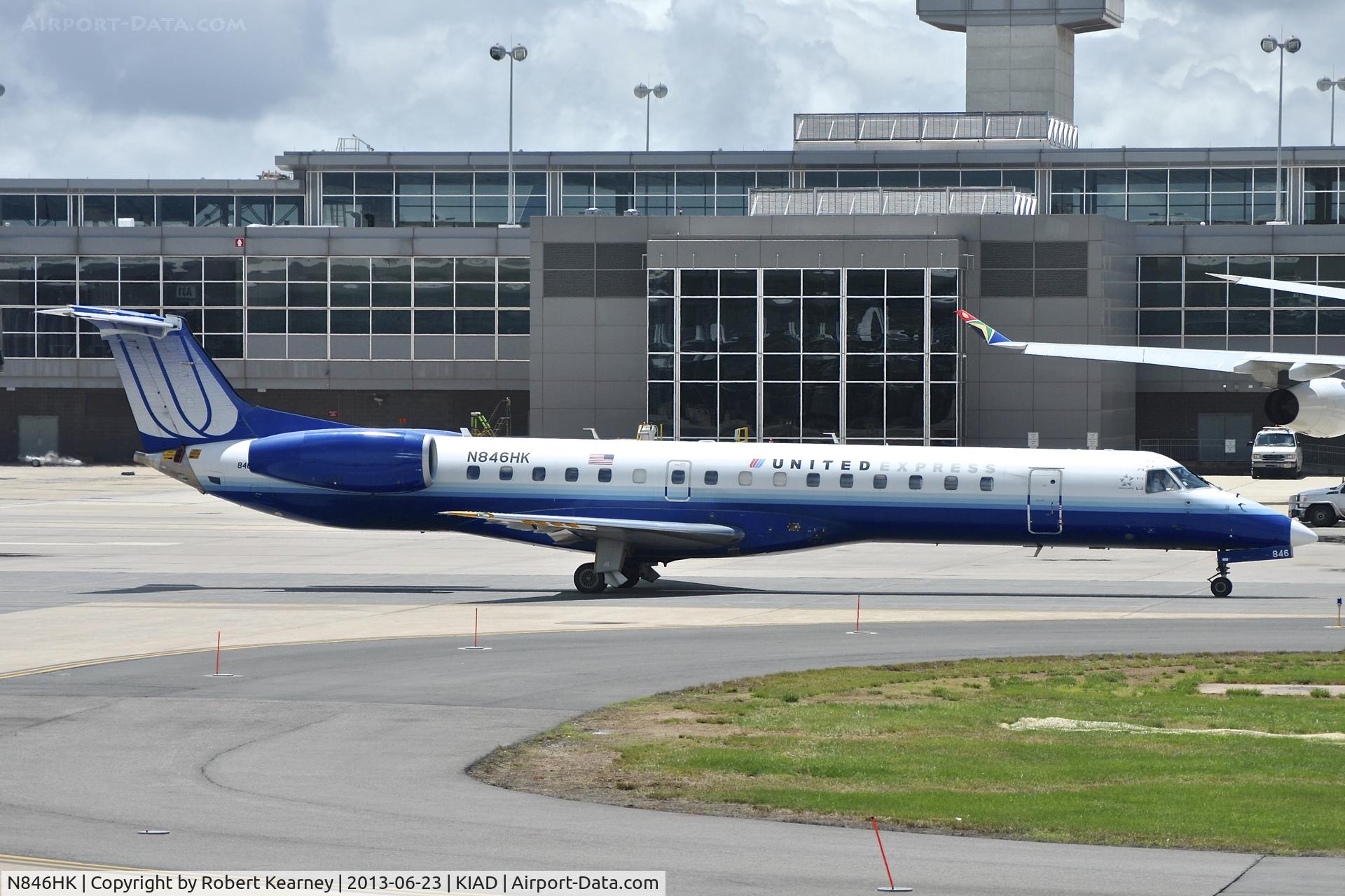 N846HK, 2004 Embraer ERJ-145LR (EMB-145LR) C/N 14500855, Heading for departure