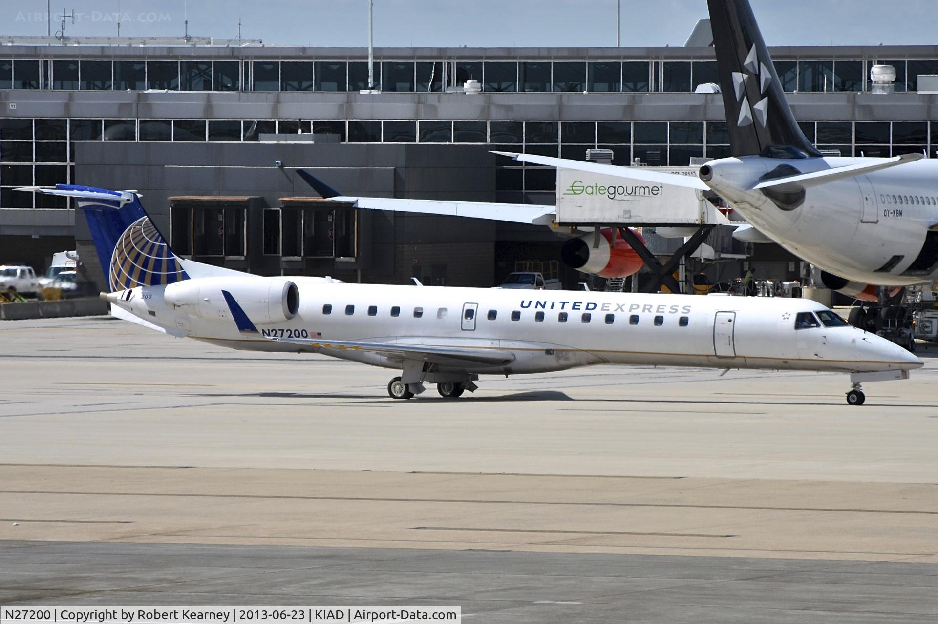 N27200, 2006 Embraer ERJ-145XR (EMB-145XR) C/N 14500956, Heading for departure