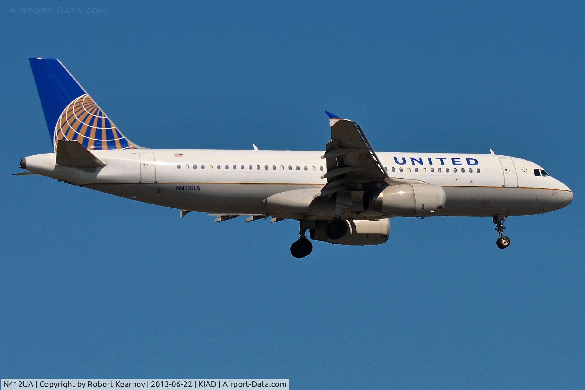 N412UA, 1994 Airbus A320-232 C/N 465, On finals for r/w 19L