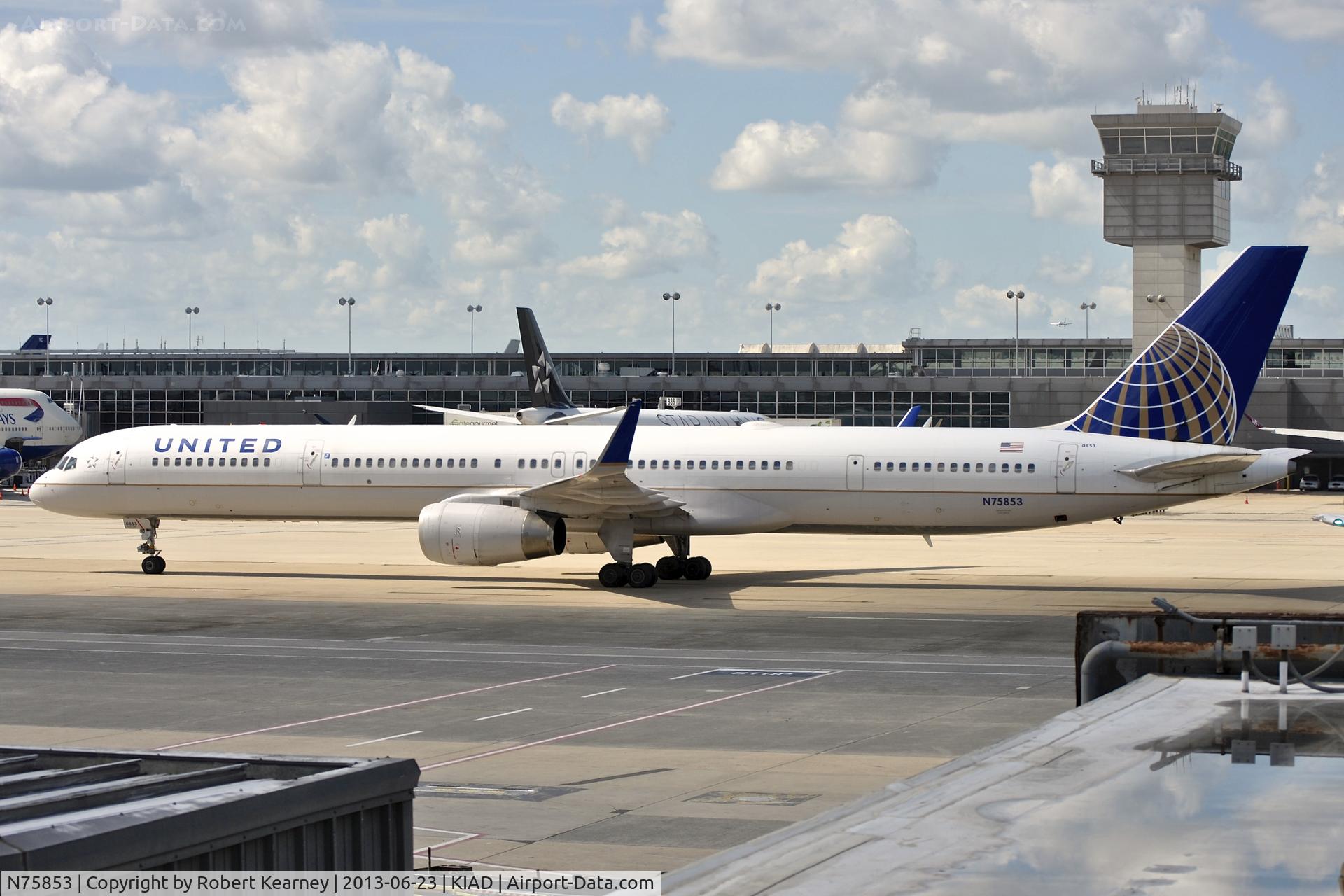 N75853, 2002 Boeing 757-324 C/N 32812, Taxiing to parking after arrival
