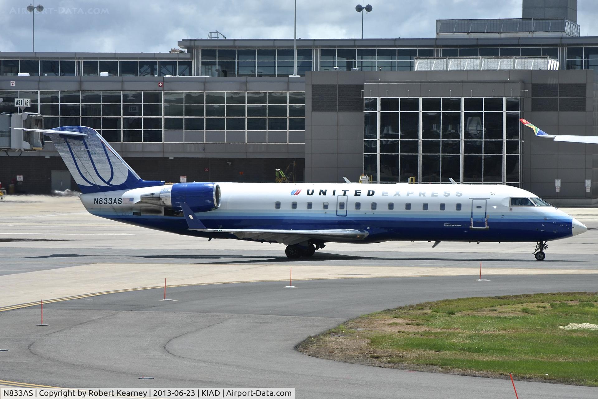 N833AS, 1998 Bombardier CRJ-200ER (CL-600-2B19) C/N 7246, Taxiing for departure