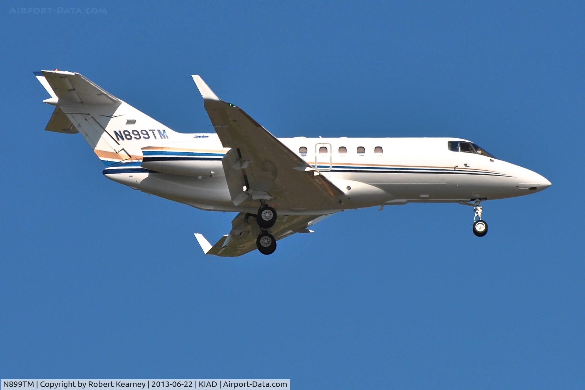 N899TM, 1999 Raytheon Hawker 800XP C/N 258452, On finals for r/w 19L