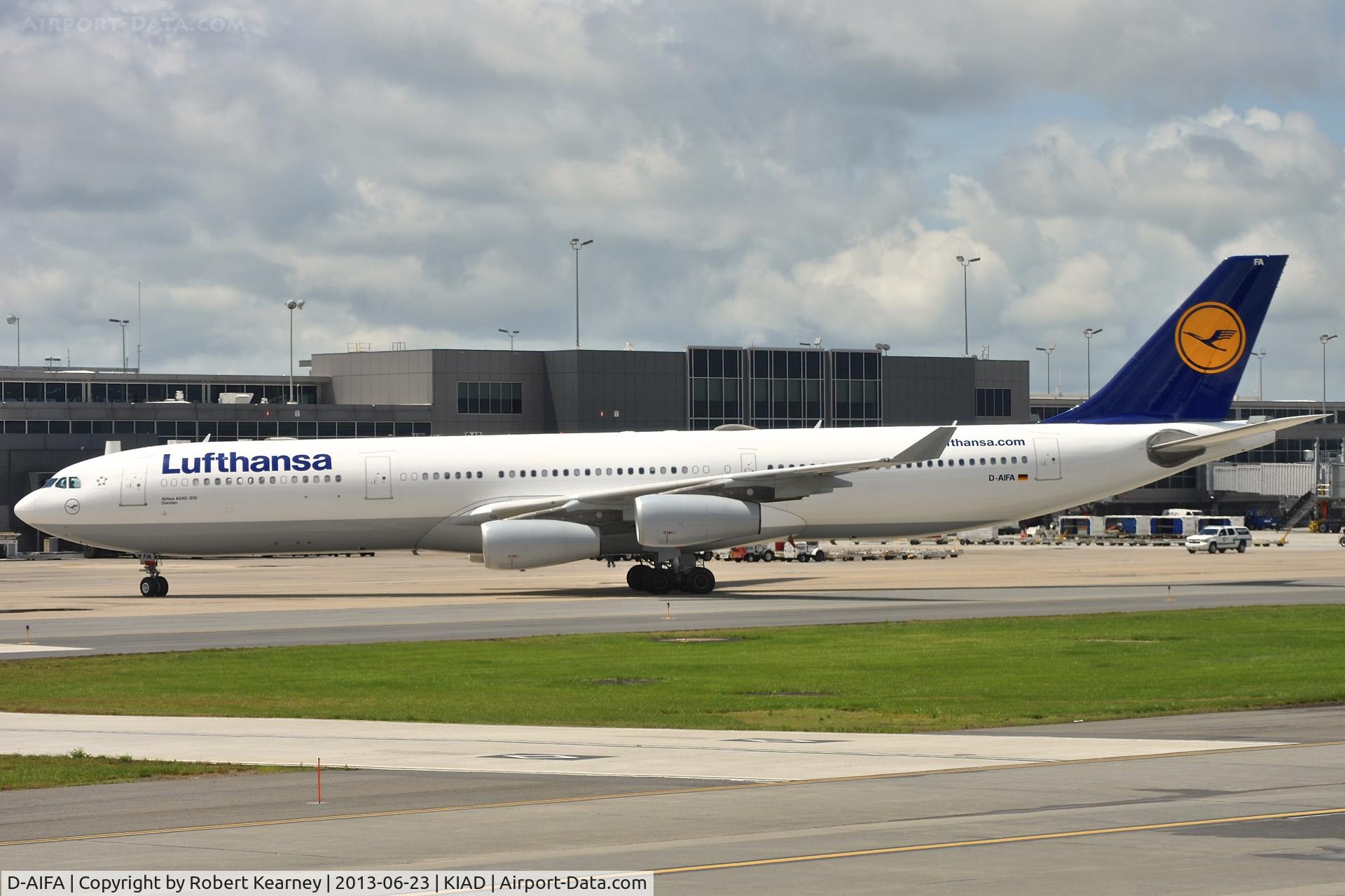 D-AIFA, 2000 Airbus A340-313X C/N 352, Turning into parking after arrival