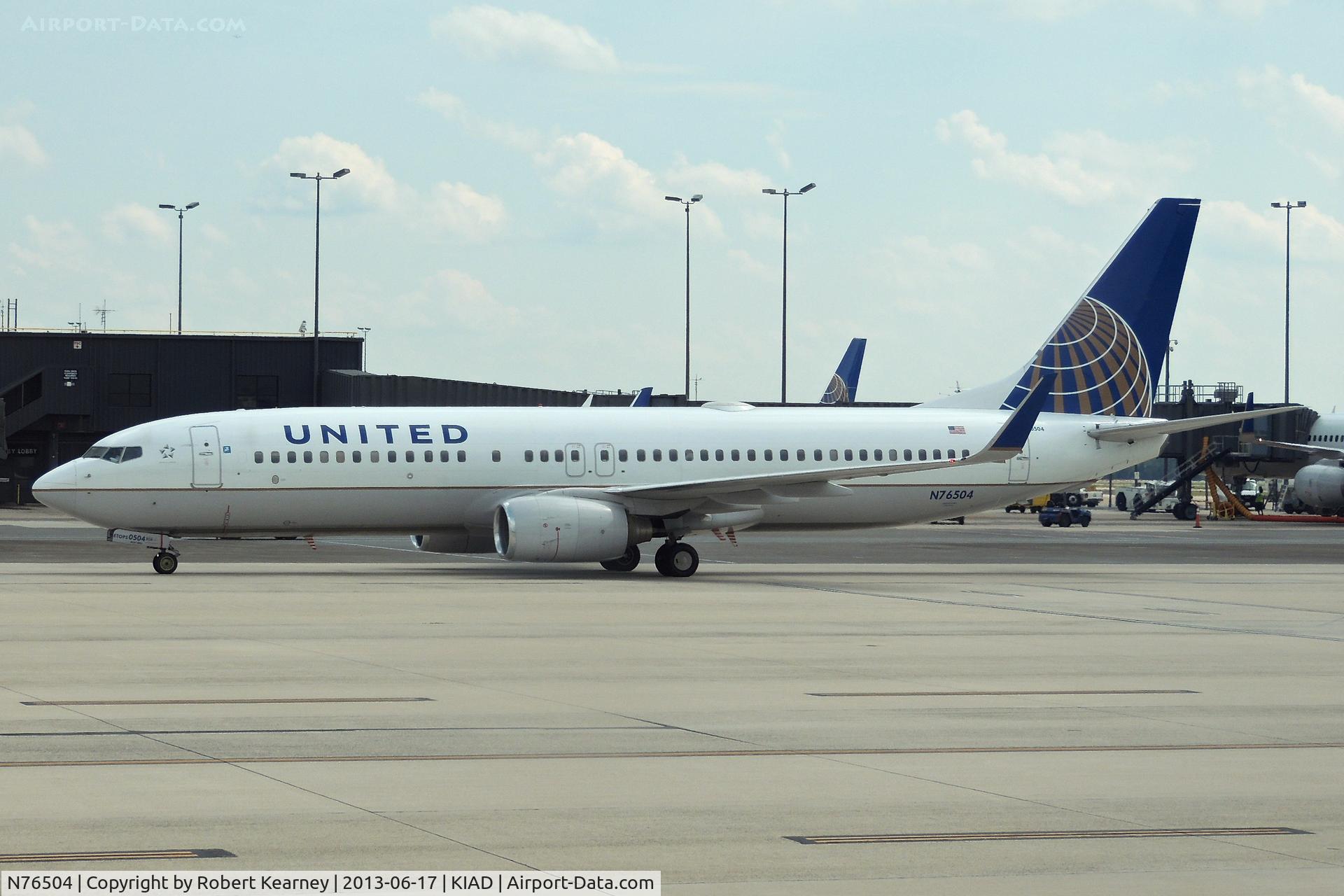 N76504, 2006 Boeing 737-824 C/N 31604, Taxiing for departure