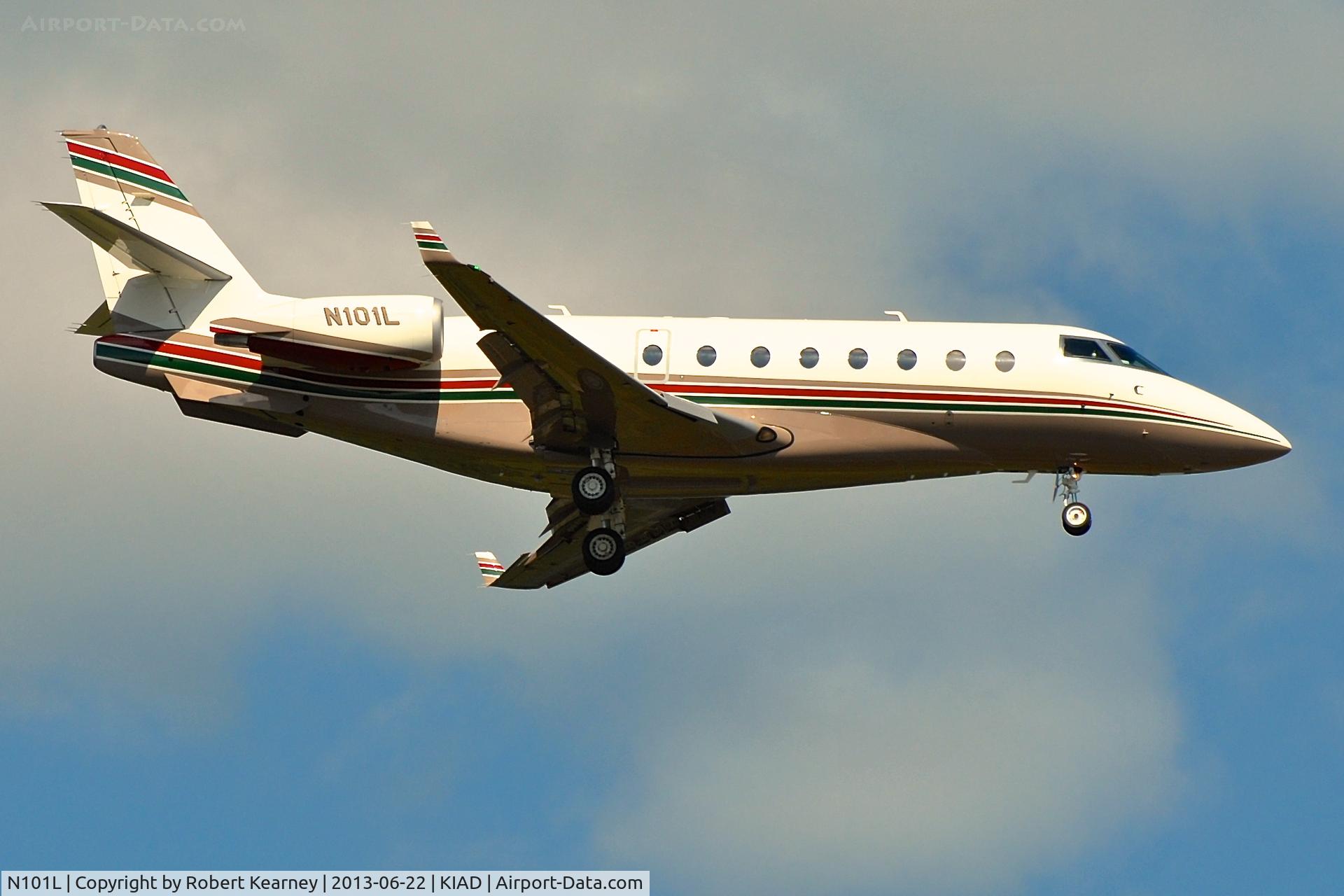 N101L, 2007 Israel Aircraft Industries Gulfstream 200 C/N 156, On finals for r/w 19L