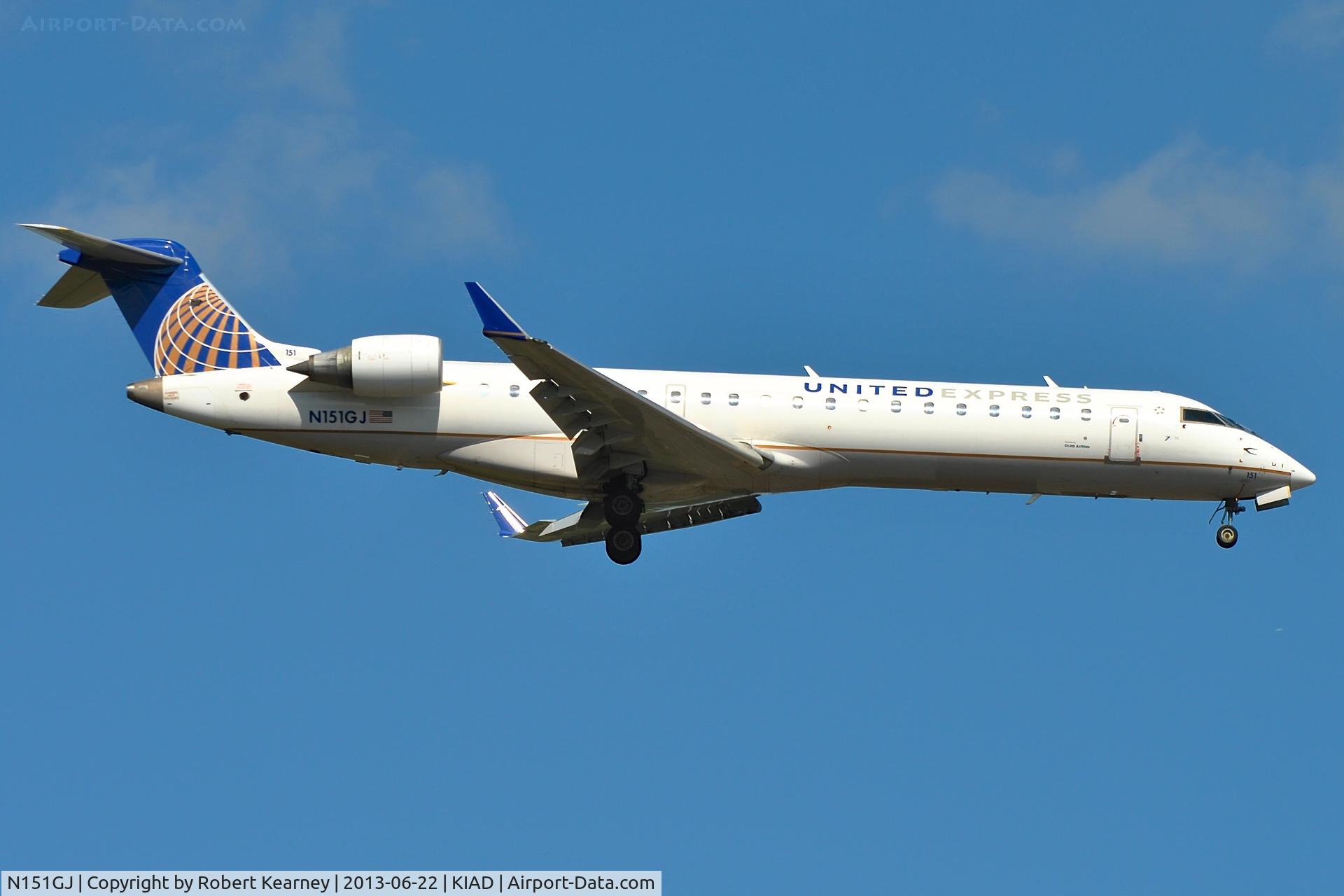 N151GJ, 2005 Bombardier CRJ-702 (CL-600-2C10) Regional Jet C/N 10216, On finals for r/w 19L