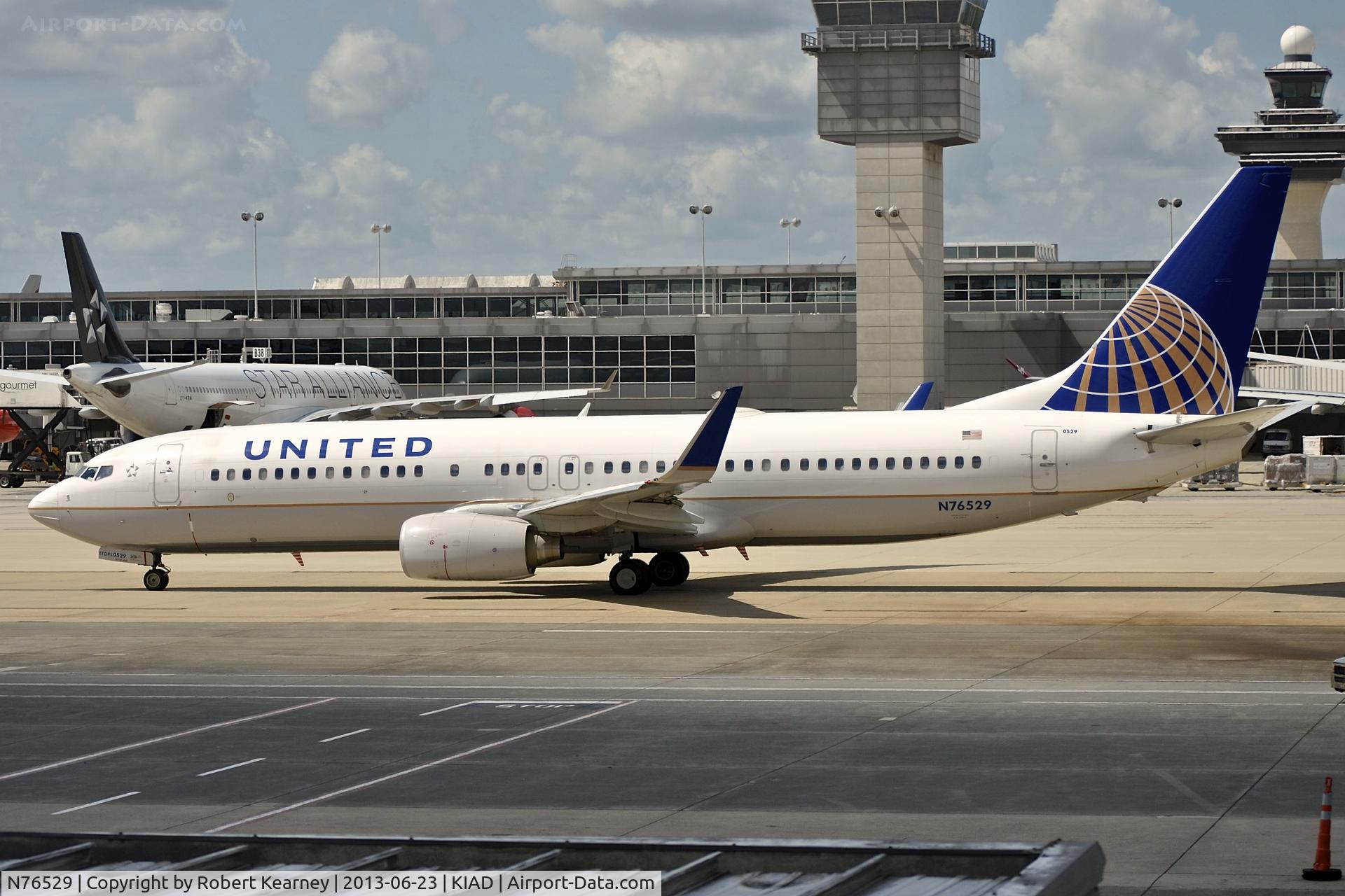 N76529, 2010 Boeing 737-824 C/N 31652, Taxiing for departure