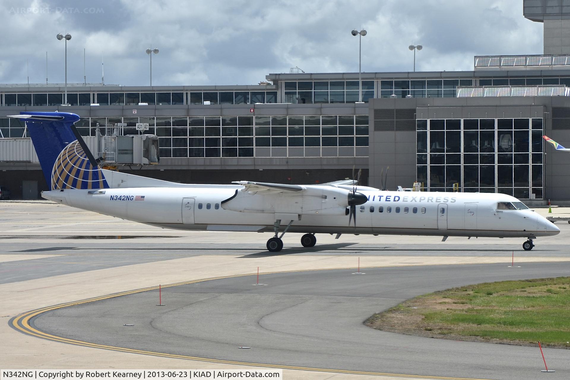 N342NG, 2010 Bombardier DHC-8-402 Dash 8 C/N 4342, Taxiing for departure