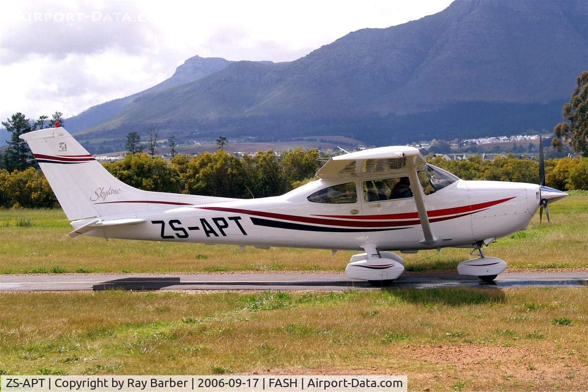 ZS-APT, Cessna 182S Skylane C/N 18280867, Cessna 182S Skylane [182-80867] Stellenbosch~ZS 17/09/2006