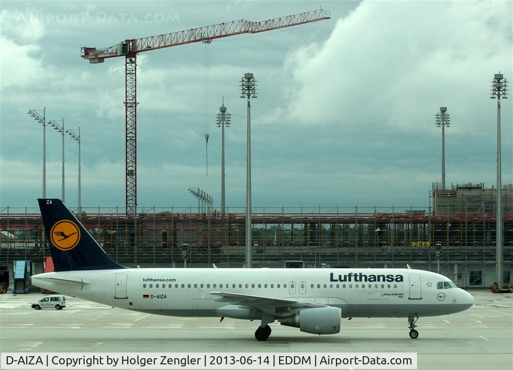 D-AIZA, 2009 Airbus A320-214 C/N 4097, On taxi to parking position....