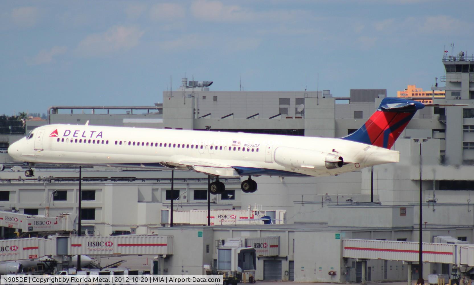 N905DE, 1992 McDonnell Douglas MD-88 C/N 53410, Delta MD-88